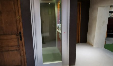 Installateur d'ascenseur à utilisation privé entre deux étages d'une maison à Belley